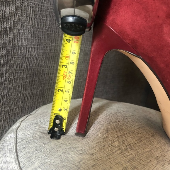 Stunning suede material stilettos. Show stopping. - Picture 2 of 6